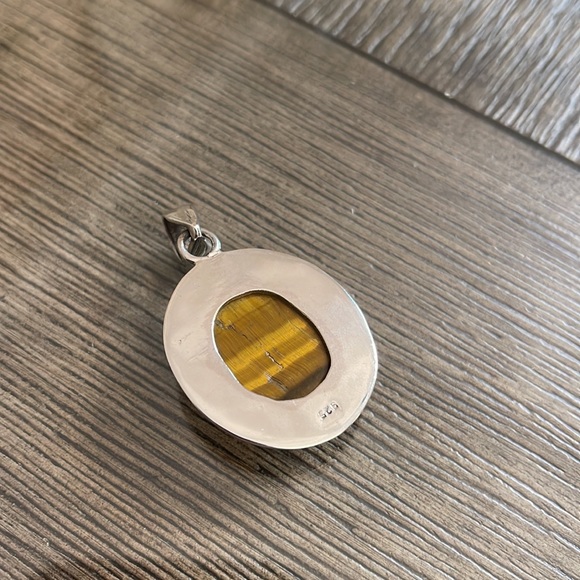 Vintage Oval Sterling Silver Pendant with A Tigers Eye Center - Picture 5 of 11
